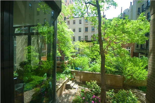 Sold by Mercedes Berk | media 24