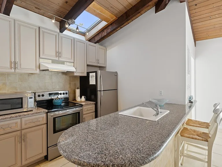 34 Beach Plum Rd — Photo 6