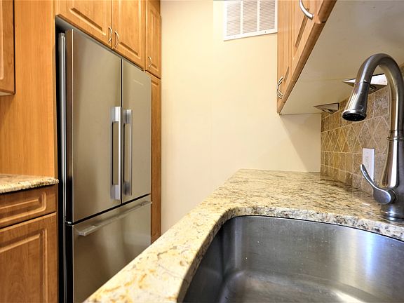 4th image of 6911 Yellowstone Blvd APT B61