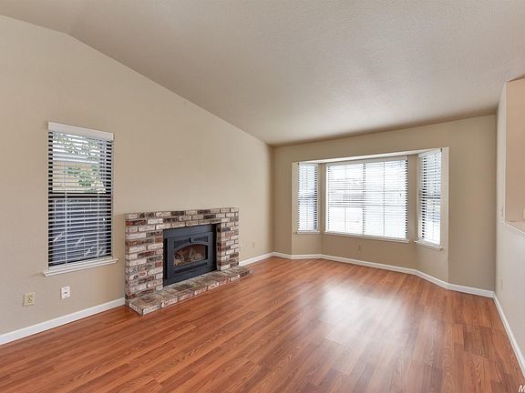 4th image of 1402 Santa Fe Cir