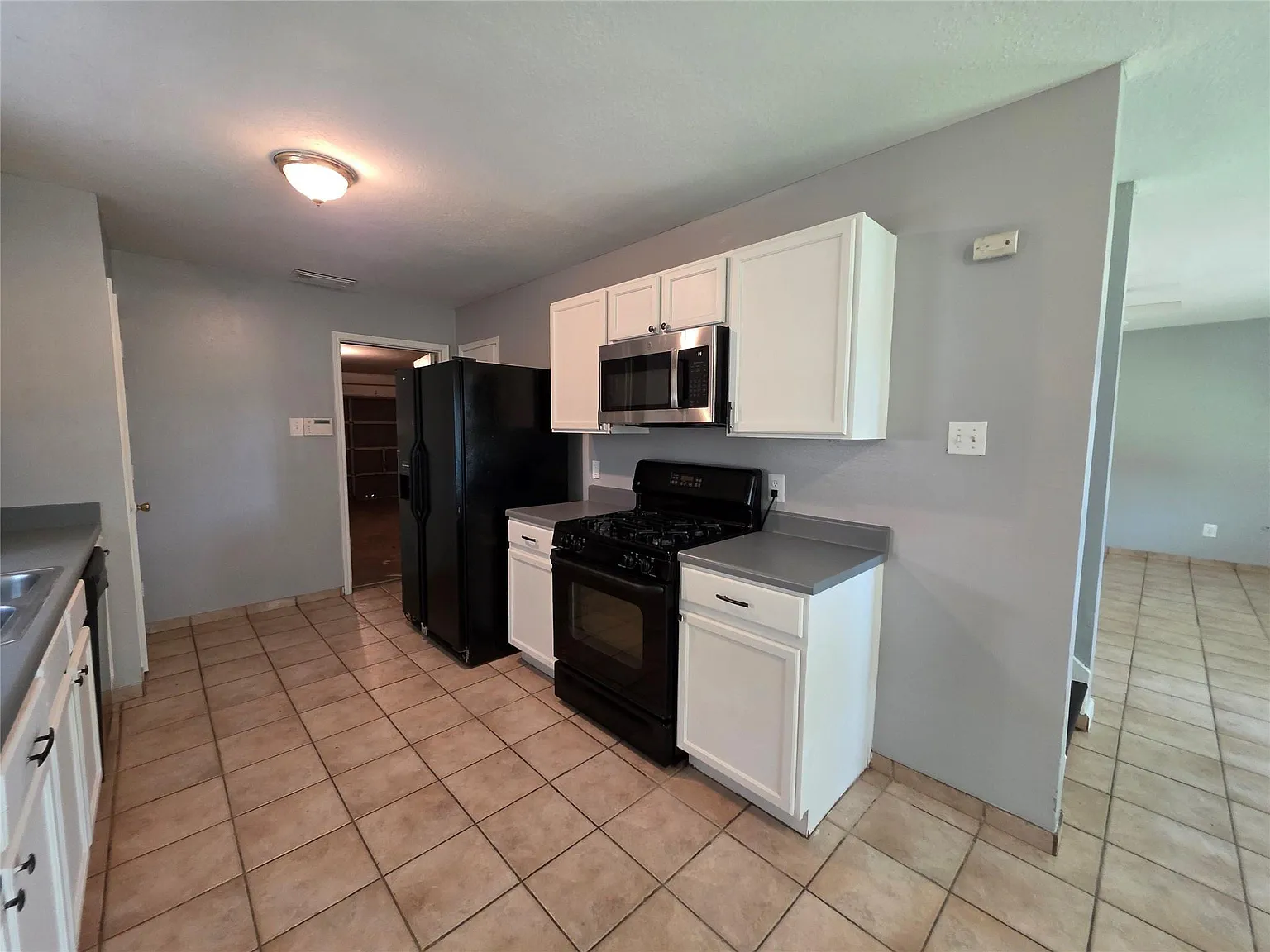 3 bed, 2.5 bath, 1546 sqft, $1,695 — Photo 4