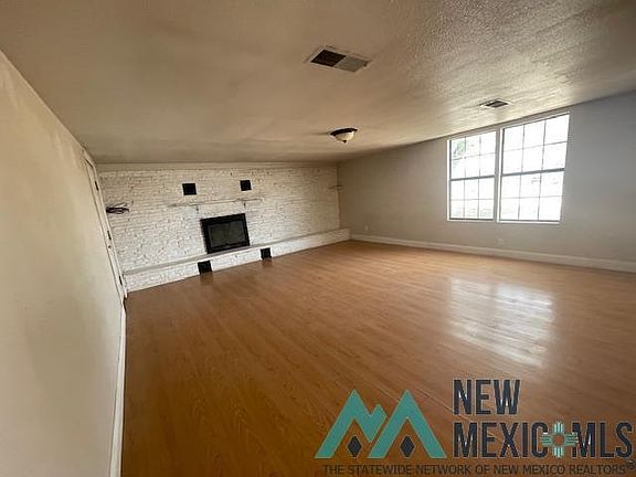 2nd image of 2211 W Grand Ave