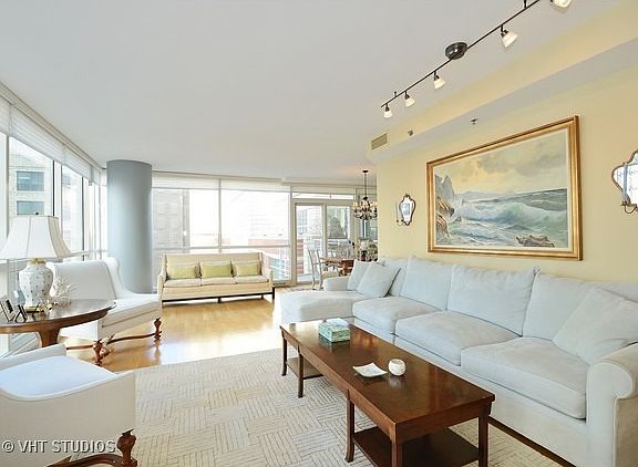 3rd image of 250 E Pearson St APT 1806