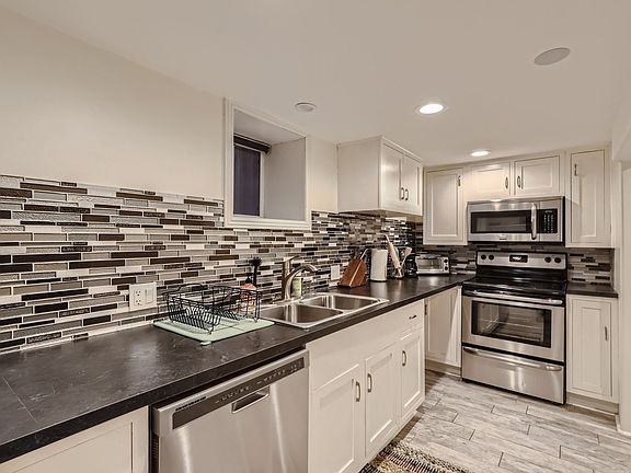 5th image of 617 S Logan St Unit 2