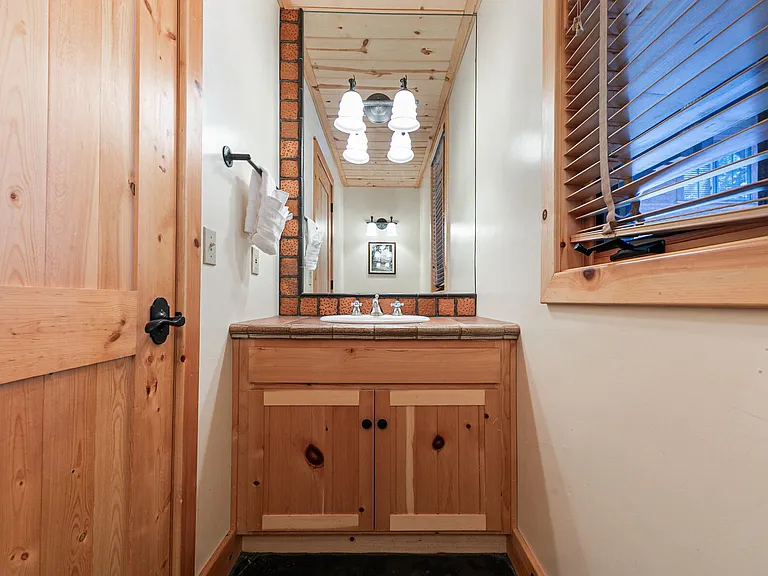 8520 Lahontan Dr — Photo 16
