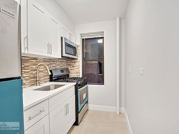 3rd image of 98 Park Ter E APT 1E