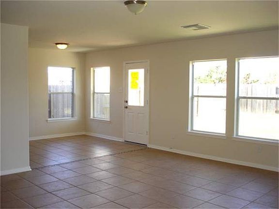 3rd image of 2909 Gladespring Ln