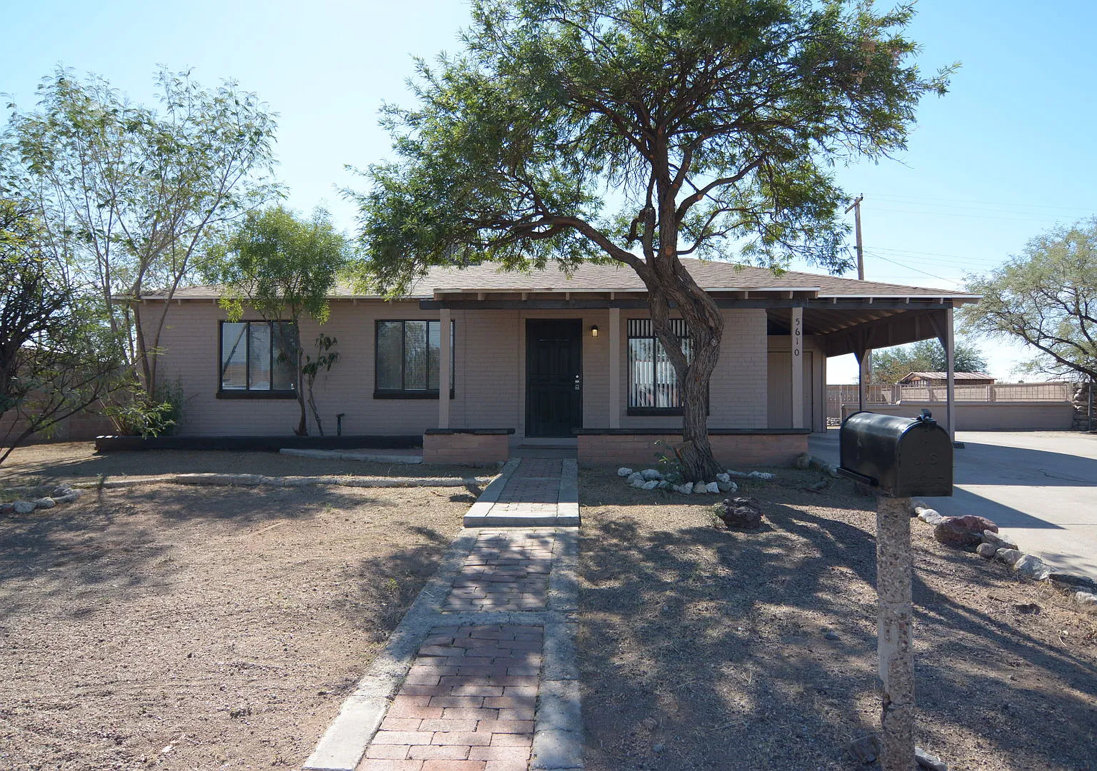 Charming 3 Bedroom 1 Bath House! Great East/Central Tucson Location — Photo 1