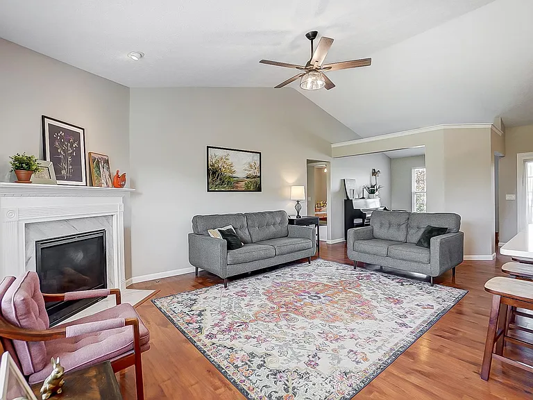 1442 Observatory Dr — Photo 7