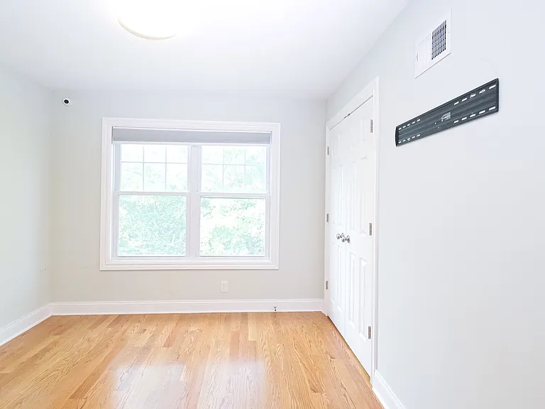 38 Centre St — Photo 8