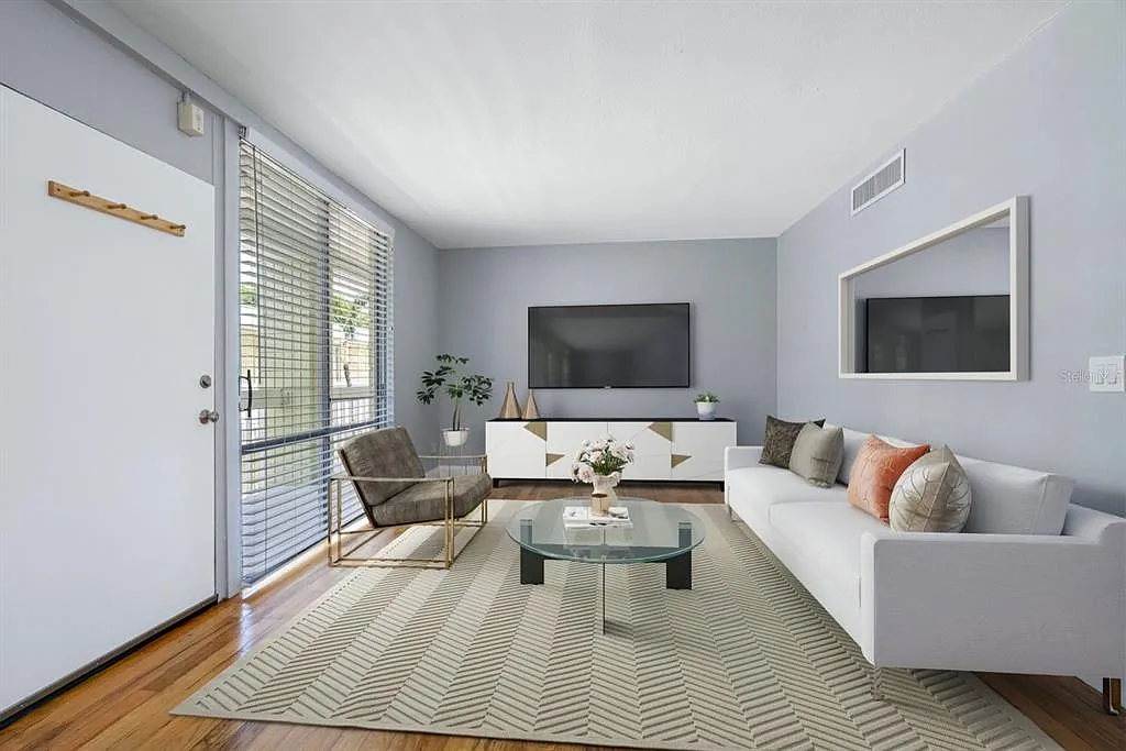 2 bed, 1.0 bath, 792 sqft, $2,100 — Photo 4