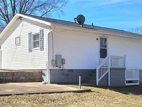 2nd image of 1221 Ellerbe Ct