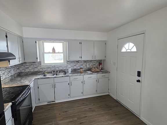 2nd image of 1124 Lapeer Ave