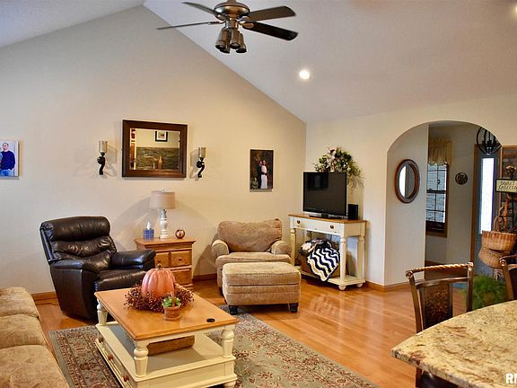 4th image of 1701 S Crestwood Dr