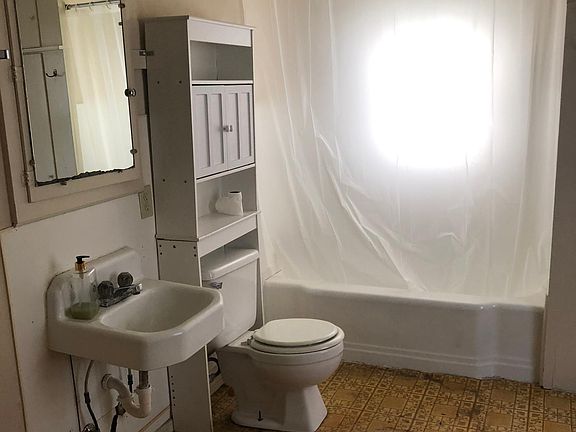 3rd image of 1040 N Peachtree St