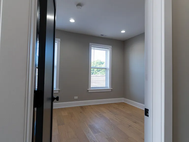 Pf Arg 5400 N. Paulina — Photo 22