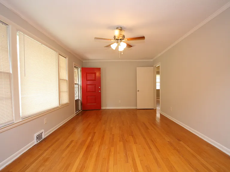 7620 Charlotte Dr SW — Photo 3
