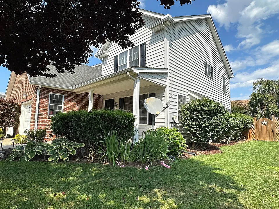 2066 Honeysuckle Ln