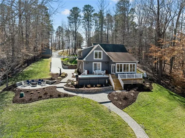 711 Elmore Rd, Leasburg, NC 27291