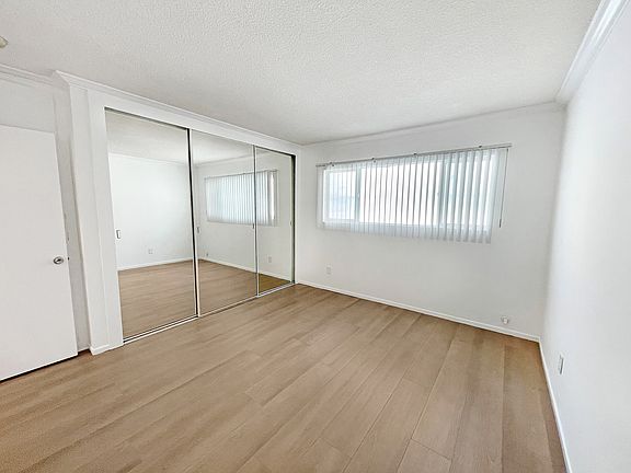 2nd image of 960 Larrabee St APT 115
