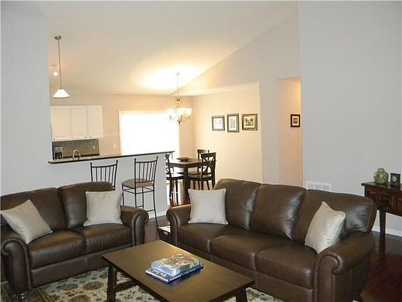 3rd image of 27 Weeping Willow Run Dr