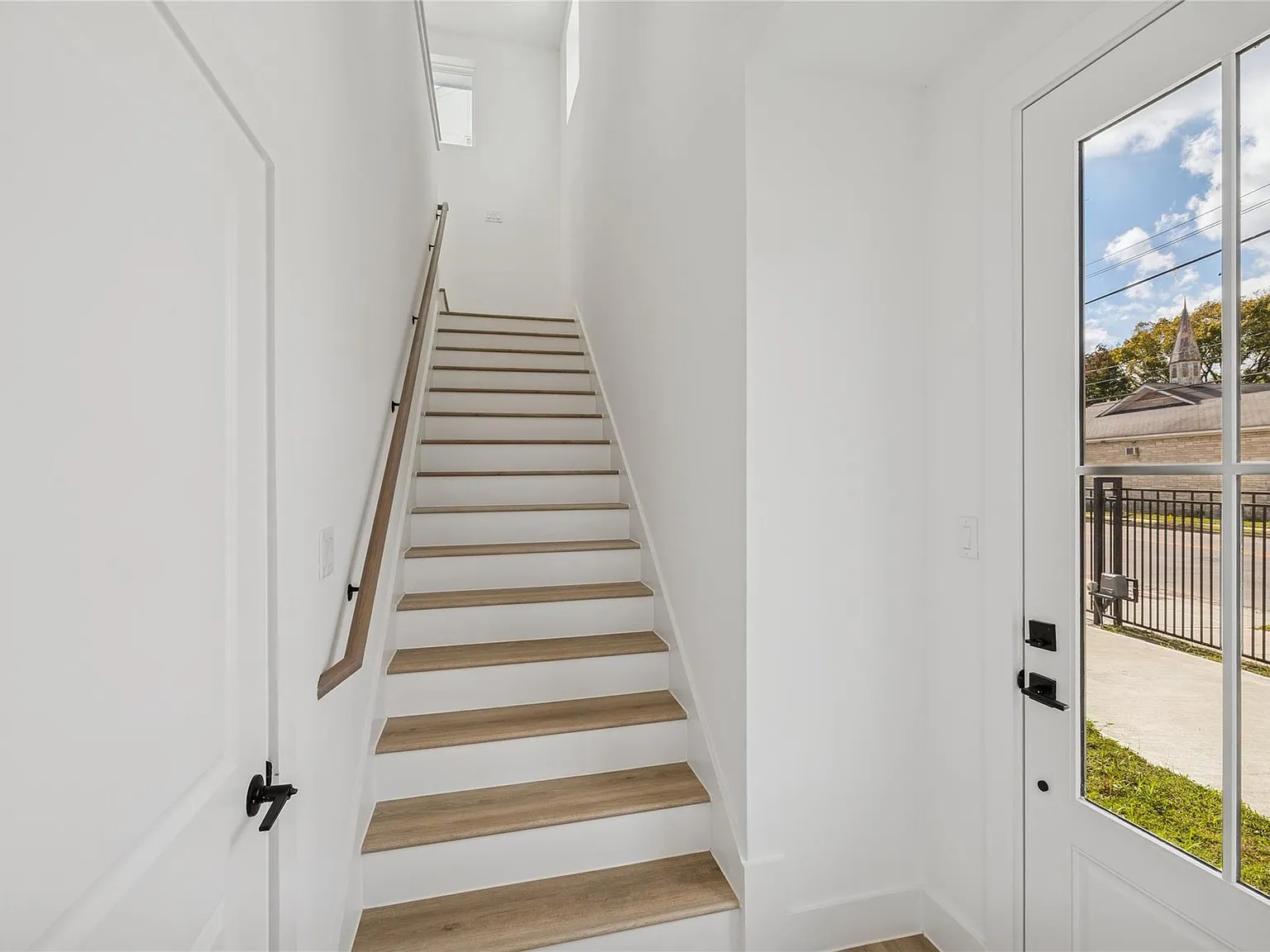 3 bed, 3.5 bath, 1797 sqft, $2,550 — Photo 3