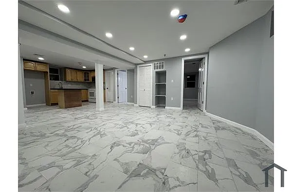Building Photo - 11 Brenton St #B