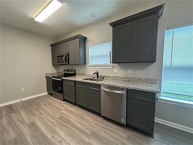 2 bed, 2.0 bath, 859 sqft, $1,300 — Photo 2