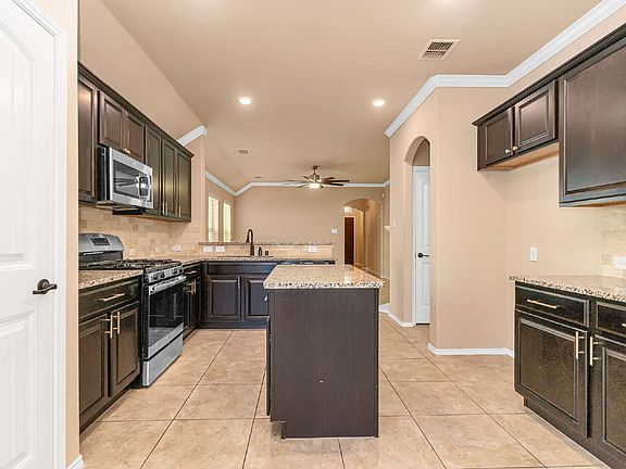 3rd image of 5841 Fir Tree Ln