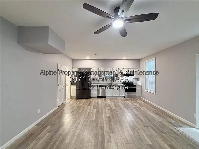 3 bed, 3.0 bath, 1916 sqft, $2,225 — Photo 4