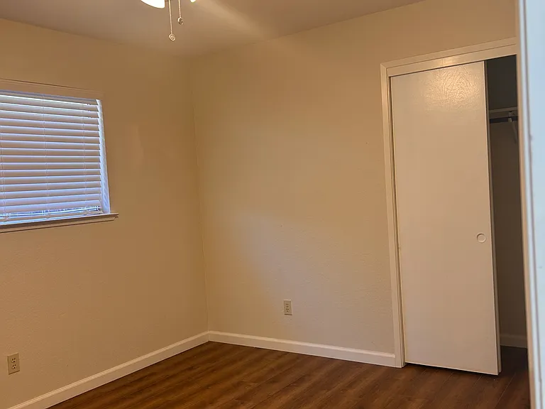 1610 Fir St — Photo 16