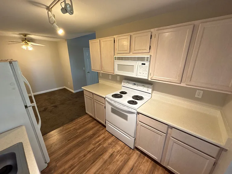 231 W Horizon Ridge Pkwy #124 — Photo 8