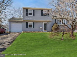 48 Sylvan Lake Blvd, Bayville, NJ 08721