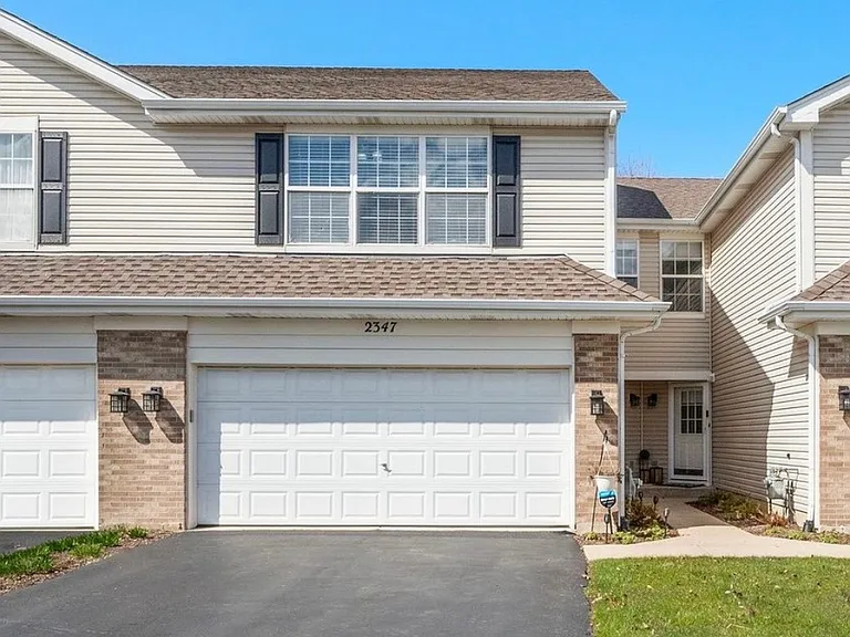 2347 Stoughton Cir — Photo 1