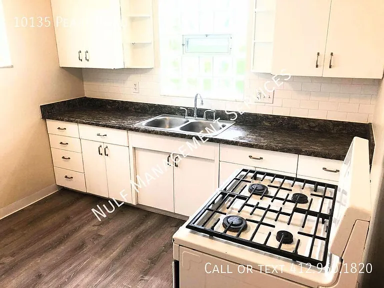 10135 Pearl Rd — Photo 2