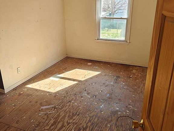 4th image of 1610 Morris Ave