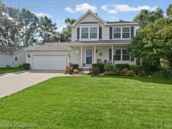 2351 Hickory Circle Dr, Howell, MI 48855