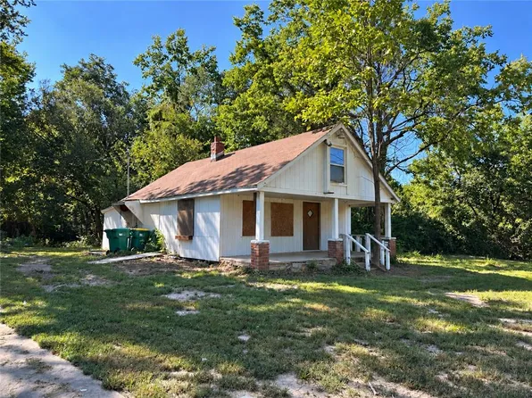2940 Loring Ln, Bonner Springs, KS 66012