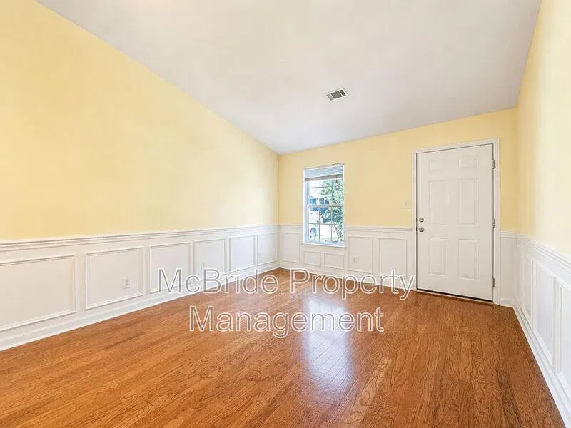 2 bed, 2.0 bath, 1092 sqft, $1,300 — Photo 2
