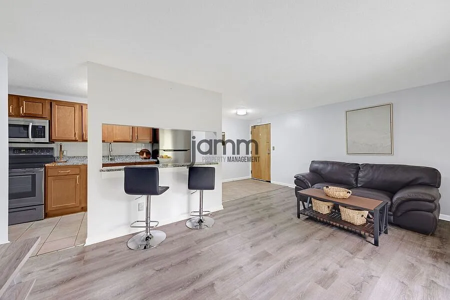 Furnished 1 Bedroom 1 Bathroom Unit — Photo 3
