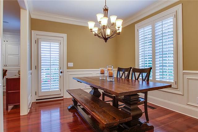 2nd image of 712 Crescent Rd