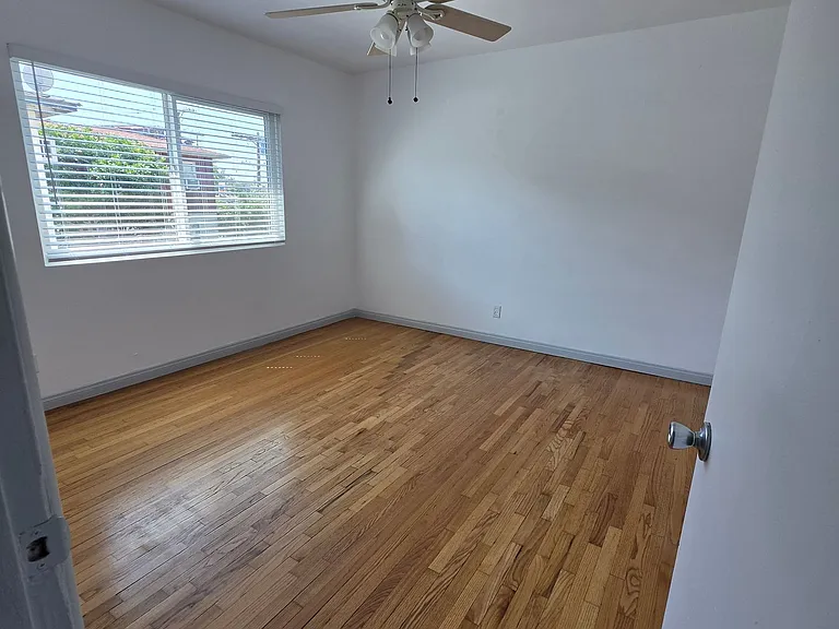4028 Perlita Ave — Photo 5