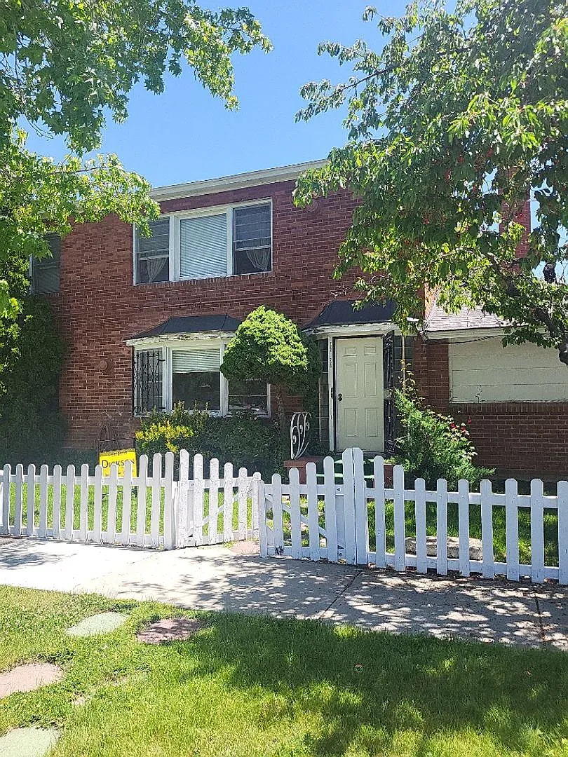 700-722 Gordon Avenue — Photo 1