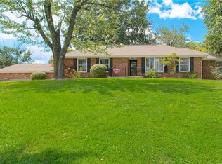 12039 NW Crooked Rd, Parkville, MO 64152