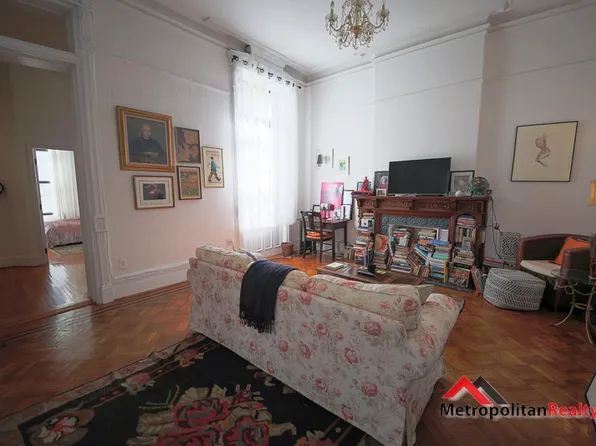 926 President Street 2R image 2 of 10