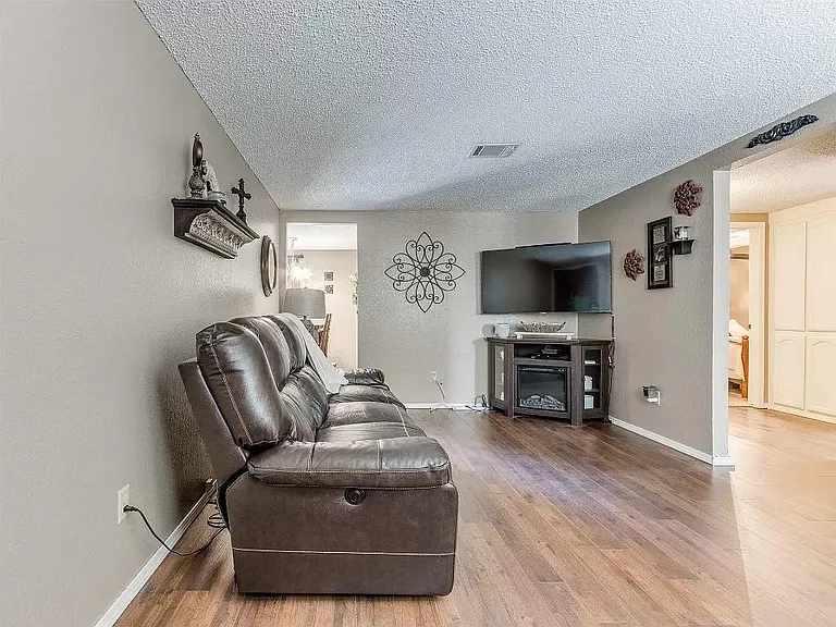 1113 SW 101st St — Photo 3