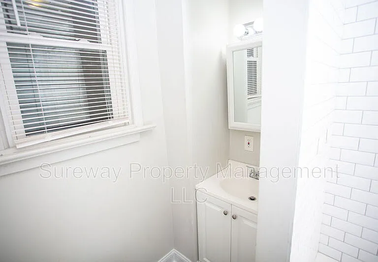 1034B Collings Ave — Photo 33
