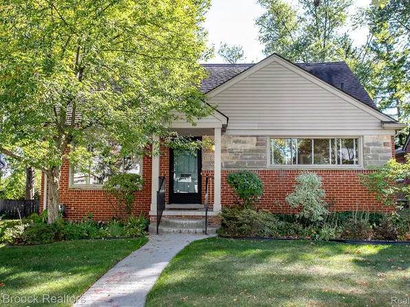 10445 Lincoln Dr, Huntington Woods, MI 48070