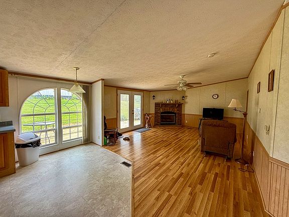 5th image of 184 Hazelnut Ln