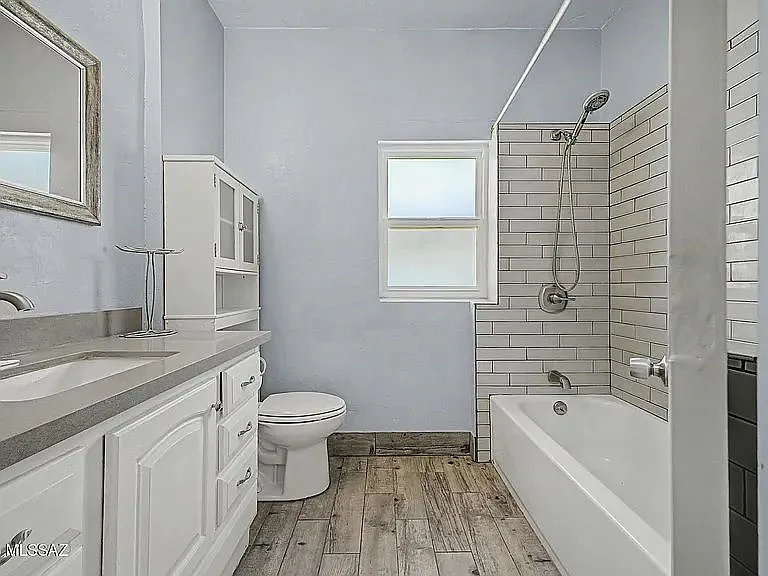 825 E Helen St — Photo 14